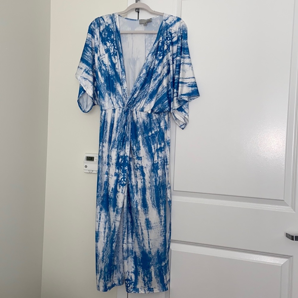 🥳Host Pick🥳NWOT Blue/White Flowy Dress